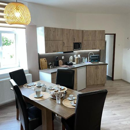 Apartmany Nezarka A Privatni Wellness Jindřichův Hradec Buitenkant foto