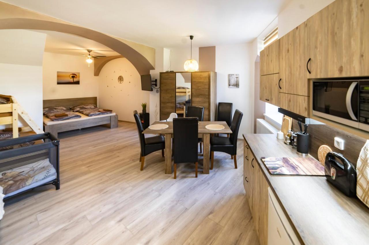 Apartmany Nezarka A Privatni Wellness Jindřichův Hradec Buitenkant foto