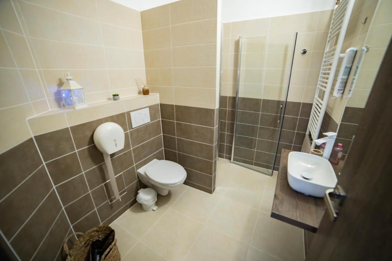 Apartmany Nezarka A Privatni Wellness Jindřichův Hradec Buitenkant foto