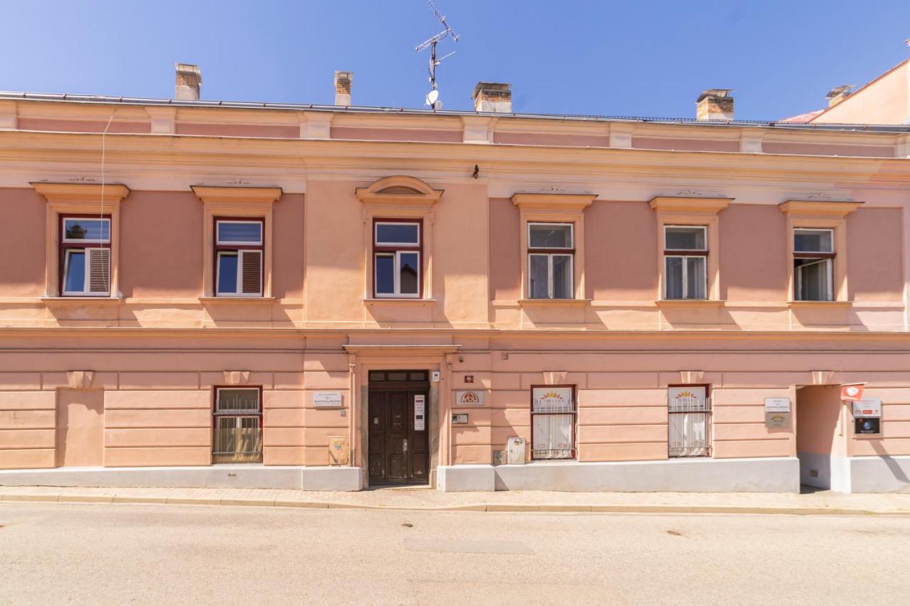 Apartmany Nezarka A Privatni Wellness Jindřichův Hradec Buitenkant foto