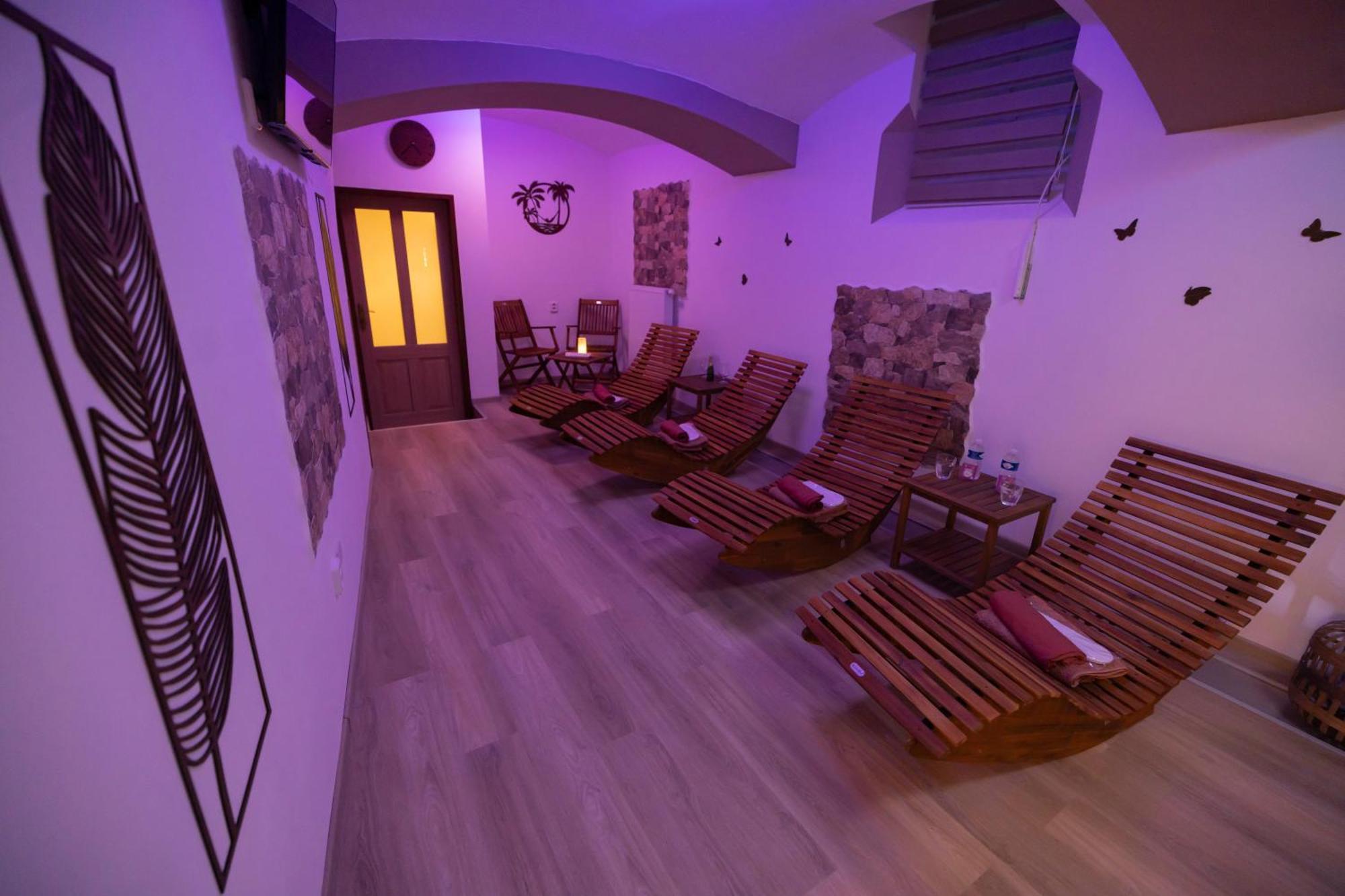Apartmany Nezarka A Privatni Wellness Jindřichův Hradec Buitenkant foto