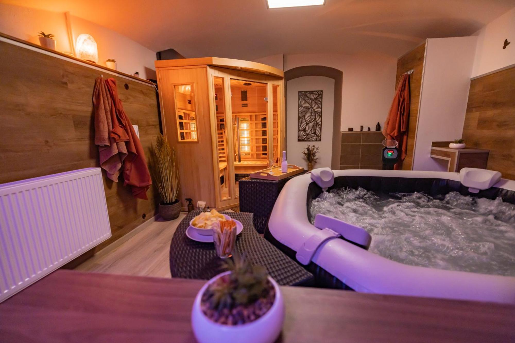 Apartmany Nezarka A Privatni Wellness Jindřichův Hradec Buitenkant foto